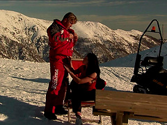 Stunning girlfriend spreads her legs to be ass fucked in outdoors