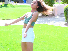 Gorgeous amateur babe Zoe exposes herself in public