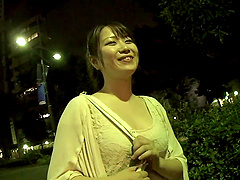 Japanese babe Ichinose Ameri spreads her legs to be penetrated