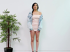 Amateur babes Winter and Savannah share cock on the casting couch