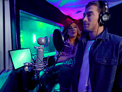 Richelle Ryan and her wild friend enjoy fuck in the night bar