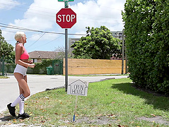 Mysha Mynx likes to cum with her horny friend in all possible ways