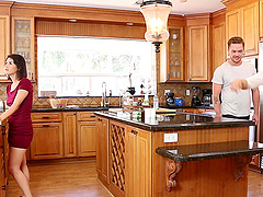 Threesome with Miss Raquel and Penelope Reed is perfect for this dude