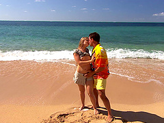 Katy Caro blowing friend's dick before wild fuck at the beach