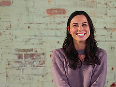 Aidra Fox and Cassidy Klein please each other's cunts on the bed