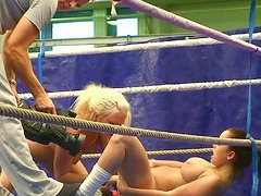 Nude Fight Club backstage with Liza Del Sierra & Jenna Lovely