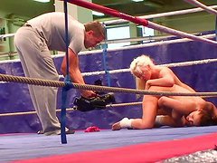 Nude Fight Club backstage with Liza Del Sierra & Jenna Lovely