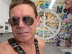 Strong guy is one step closer to experience real gay action