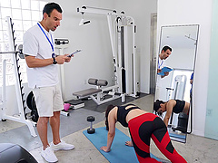 Sporty Valentina Nappi enjoys sex in the gym with a horny trainer