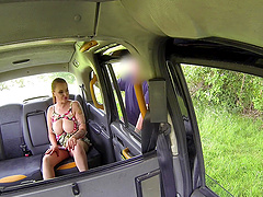 Cheating wife Ashleigh DeVere gives her pussy to the taxi driver