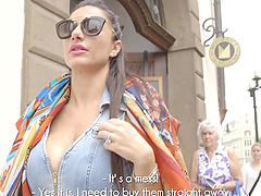 Provocative pornstar Priscilla Salerno teaches how to give a BJ