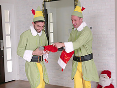 Naughty MILF Brandi Love gets two hard dicks for Christmas