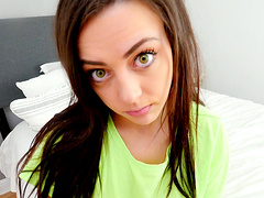 Pornstar Whitney Wright gives a BJ to her room-mate and gets fucked