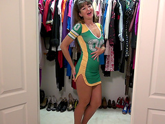 Saggy tits mature Belinda Brush drops her clothes to play