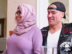 Double blowjob and FFM threesome with Julianna Vega and Violet Myers