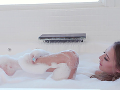 Interracial lesbian sex between hotties Kyler Quinn and Nia Nacci