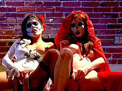 Kinky lesbian babes Alexis Amore and Nikki Rhodes have sex