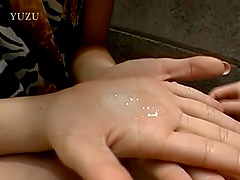 Amateur Japanese girl drops on her knees in outdoors to blow