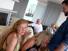 Amateur orgy at home with bunch of older people who love it hard