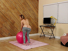 Video of skinny Anastasia Knight playing with her orgasmic pussy