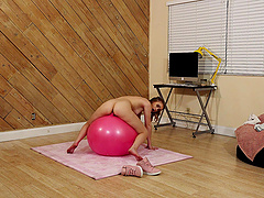 Video of skinny Anastasia Knight playing with her orgasmic pussy