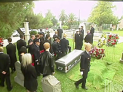 Hot blonde cougar Jenna Jameson gets her juicy puss fucked in doggy