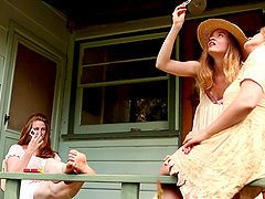 Solo model Laney Day spreads her legs in outdoors to masturbate