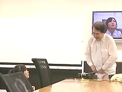 Kinky Japanese secretary drops on her knees to give a blowjob