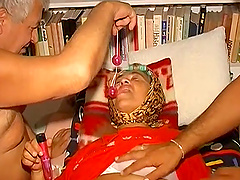 Rough MMF threesome on the bed with a mature woman - Heidrun