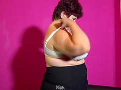 Solo older bolder pleasuring her pussy with a toy - Hana