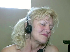 Solo mature woman having fun while dancing in the gym - Bohunka