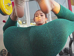 Fit babe Veronica Leal moans while having anal sex in the gym