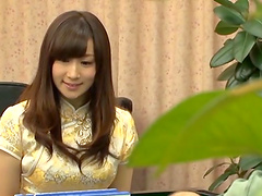 Trimmed pussy Asian chick spreads her legs to be pleasured. HD