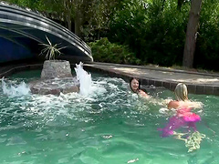 Gorgeous chicks Jenny Simons and Lucy Li have sex in the pool