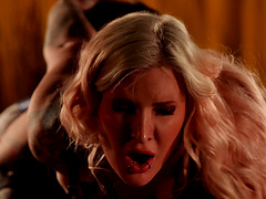 Tattooed MILF Alexxa Vice surprises her man with a nice blowjob