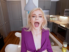 The blonde Hyley Winters seduces Ike Diezel with her slim body.