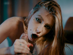 Lucky guy gets his cock sucked by Dalila Dark before drilling her