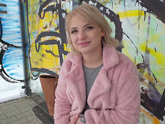 Amazing chick Vaness Queen spreads her legs to get her cunt drilled