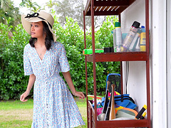 Pretty hottie Jade Kimiko moans while bouncing on a cock