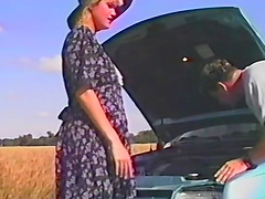 Horny slut pays for her car repair with her pussy outdoors