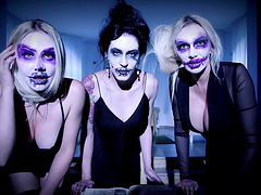 Sweet Anna De Ville moans while getting her pussy drilled