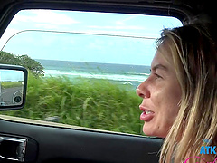 Sexy babe Summer Vixen enjoys sucking a cock in the car