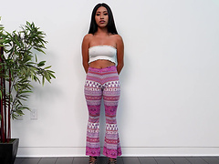 Amateur girl Nia wants to become a pornstar and gets fucked