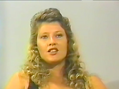 Horny amateurs drop their panties to have lesbian sex - Retro