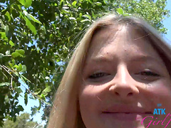 Sexy blonde Jill Taylor spreads legs to be fucked in the car