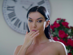 Curvy brunette Charlie Dean gives a sloppy blowjob