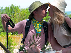 Russian nymphs Fomgosha Haynes and Elise Moon seduce a hiker