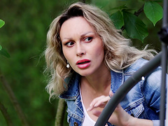 FFM threesome with naughty chicks - Lenina Crowne & Karina King