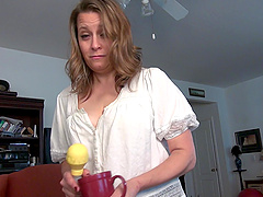 Indigo moans while pleasuring her dripping love tube - HD