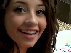 Natural boobs Eva Sedona loves teasing and gets kinky in the tub